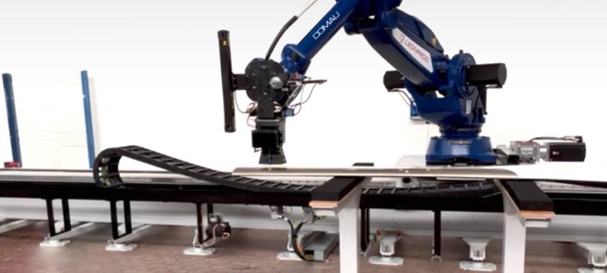 comau robot performing quality inspection thrwoung vision systems.